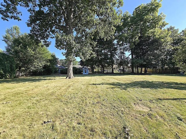 215 Randall PLACE, Elkhorn, WI 53121