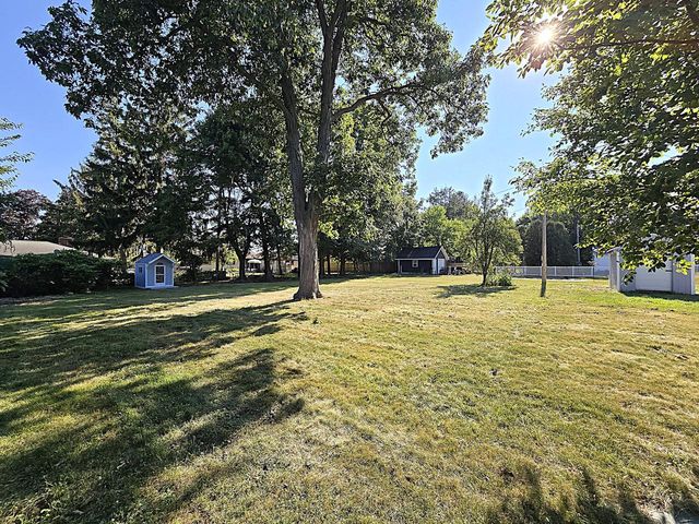 215 Randall PLACE, Elkhorn, WI 53121