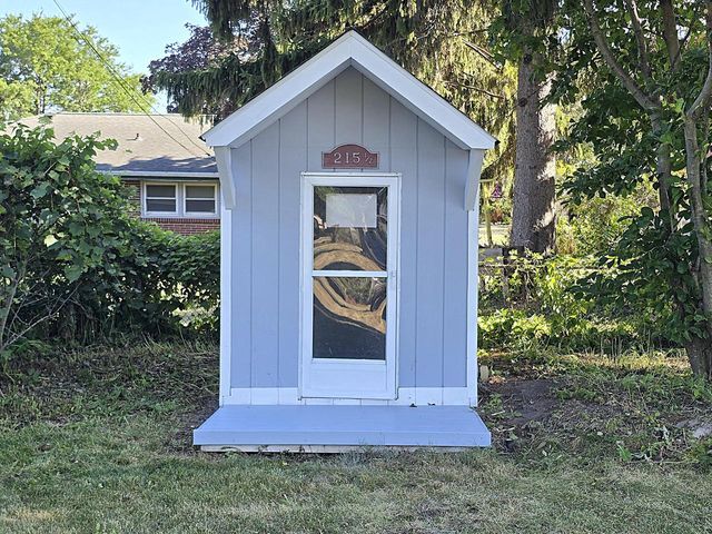 215 Randall PLACE, Elkhorn, WI 53121