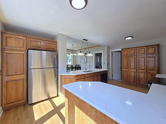 215 Randall PLACE, Elkhorn, WI 53121