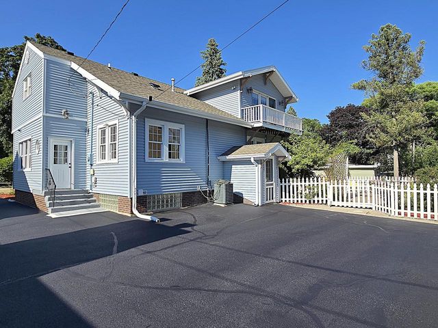 215 Randall PLACE, Elkhorn, WI 53121