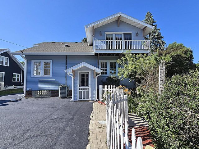 215 Randall PLACE, Elkhorn, WI 53121
