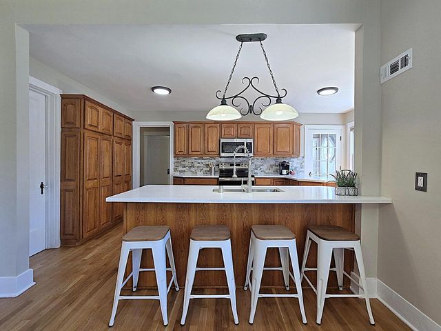 215 Randall PLACE, Elkhorn, WI 53121