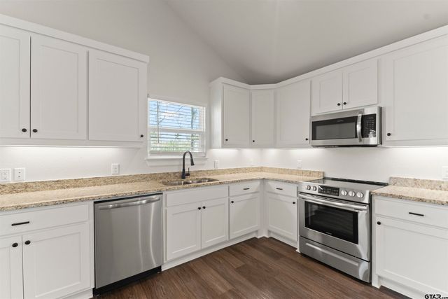 106 Hutto, Troup, TX 75789