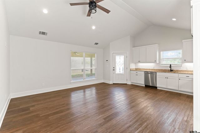 106 Hutto, Troup, TX 75789