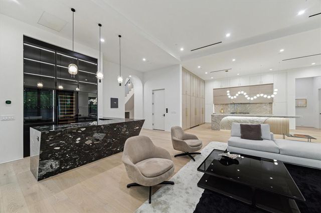 4530 Birch, Bellaire, TX 77401