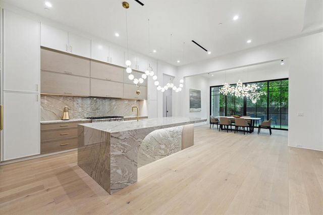 4530 Birch, Bellaire, TX 77401