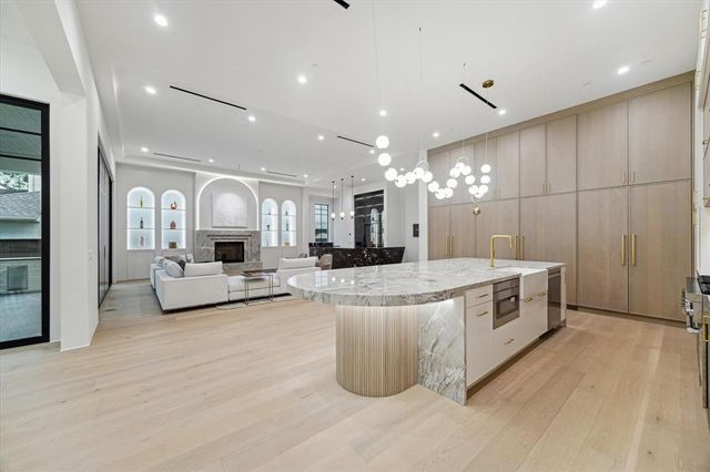4530 Birch, Bellaire, TX 77401