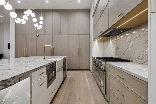 4530 Birch, Bellaire, TX 77401