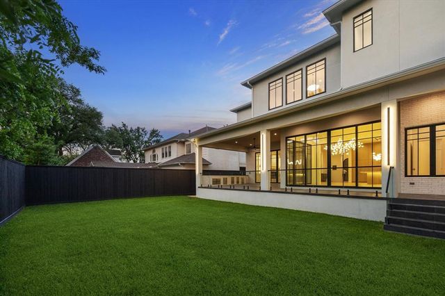 4530 Birch, Bellaire, TX 77401