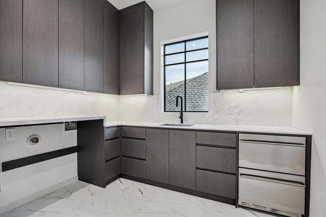 4530 Birch, Bellaire, TX 77401