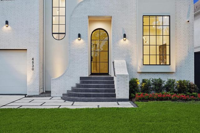 4530 Birch, Bellaire, TX 77401