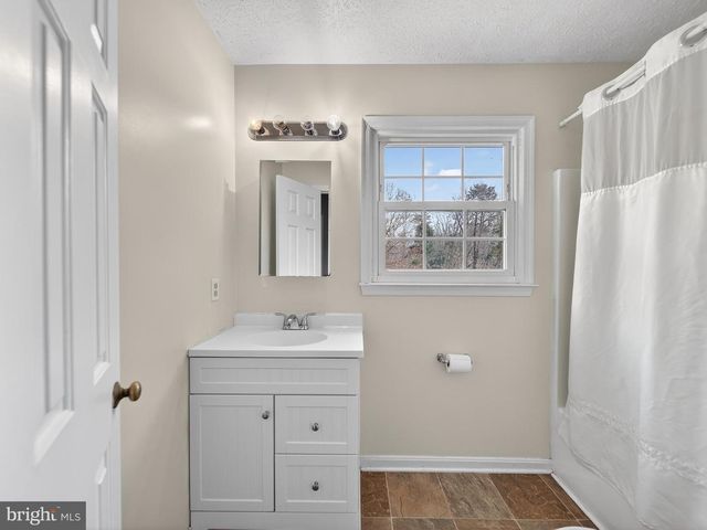 11223 BEALES BRANCH LN, Remington, VA 22734