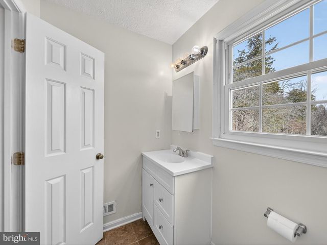 11223 BEALES BRANCH LN, Remington, VA 22734