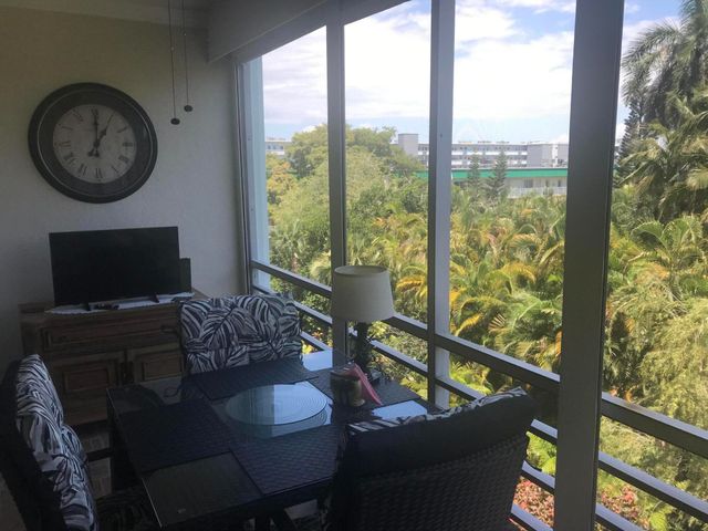 700 NE 14th Avenue NE 404, Hallandale Beach, FL 33009