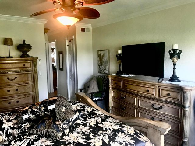 700 NE 14th Avenue NE 404, Hallandale Beach, FL 33009