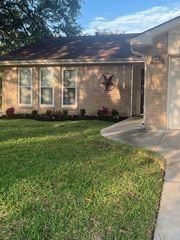 903 Postwood Lane, Pearland, TX 77584