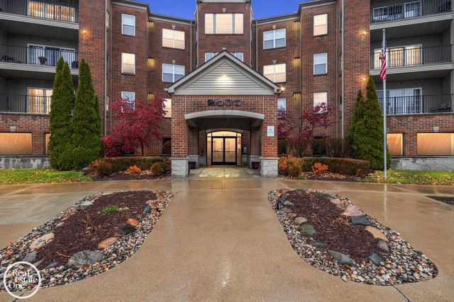 2118 Country Club Drive, St Clair Shores, MI 48082
