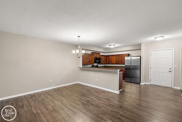 2118 Country Club Drive, St Clair Shores, MI 48082