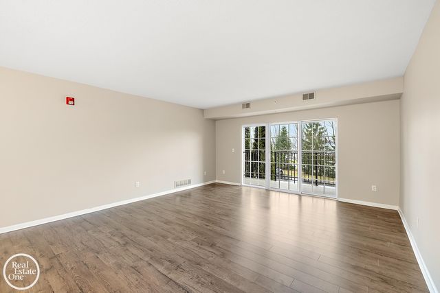 2118 Country Club Drive, St Clair Shores, MI 48082