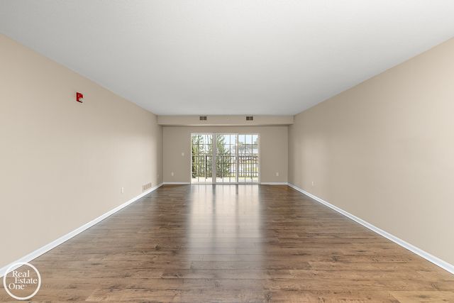 2118 Country Club Drive, St Clair Shores, MI 48082