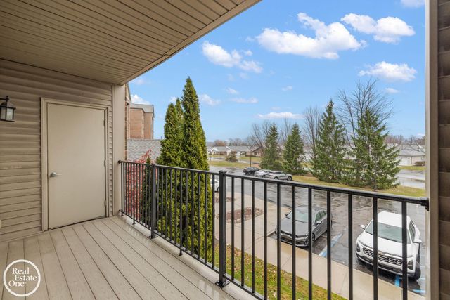 2118 Country Club Drive, St Clair Shores, MI 48082