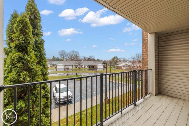 2118 Country Club Drive, St Clair Shores, MI 48082