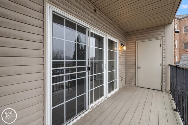 2118 Country Club Drive, St Clair Shores, MI 48082