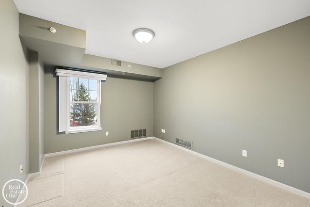 2118 Country Club Drive, St Clair Shores, MI 48082
