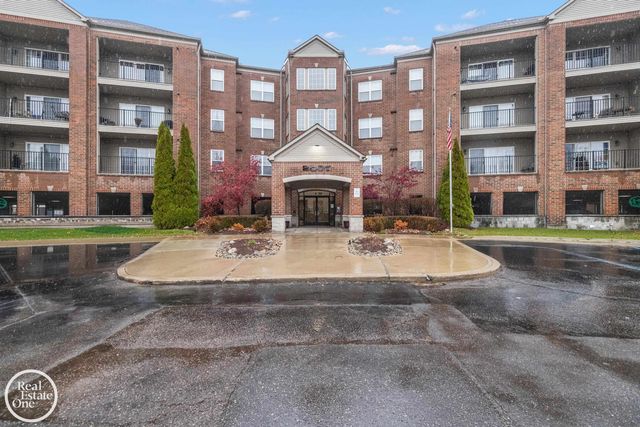 2118 Country Club Drive, St Clair Shores, MI 48082