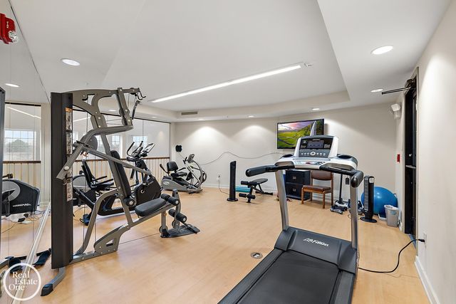 2118 Country Club Drive, St Clair Shores, MI 48082