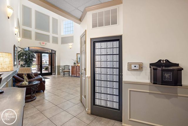 2118 Country Club Drive, St Clair Shores, MI 48082