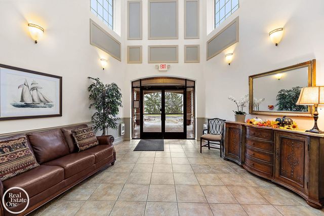 2118 Country Club Drive, St Clair Shores, MI 48082