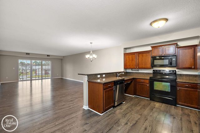 2118 Country Club Drive, St Clair Shores, MI 48082
