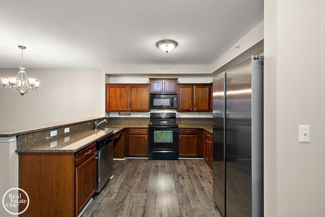 2118 Country Club Drive, St Clair Shores, MI 48082
