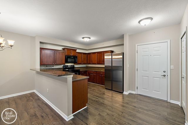 2118 Country Club Drive, St Clair Shores, MI 48082