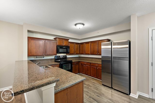 2118 Country Club Drive, St Clair Shores, MI 48082