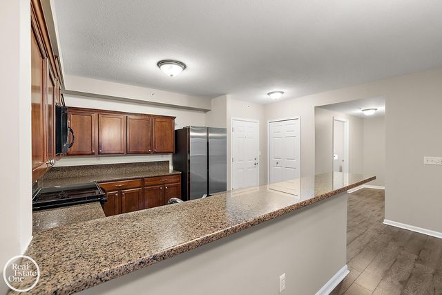 2118 Country Club Drive, St Clair Shores, MI 48082