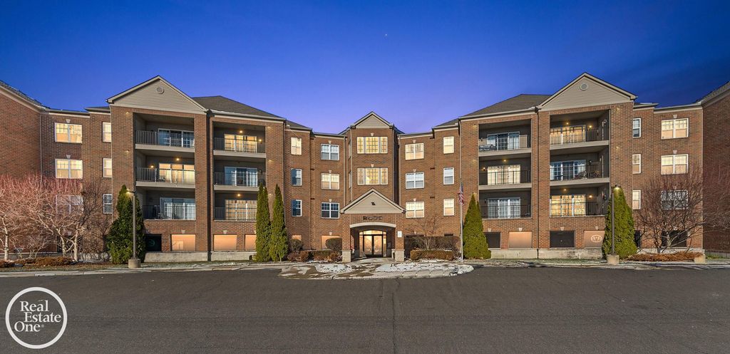 2118 Country Club Drive, St Clair Shores, MI 48082
