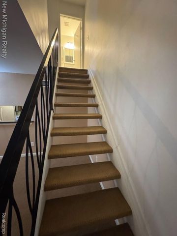 2913 Rockford Court, Lake Orion, MI 48360