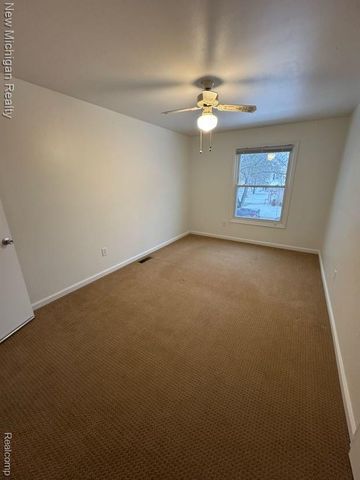 2913 Rockford Court, Lake Orion, MI 48360