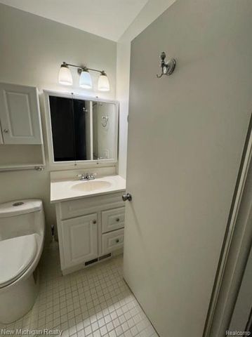 2913 Rockford Court, Lake Orion, MI 48360