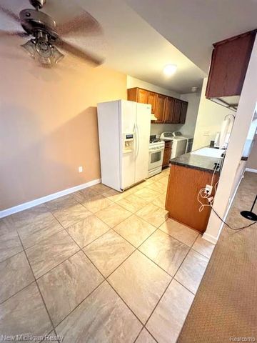 2913 Rockford Court, Lake Orion, MI 48360