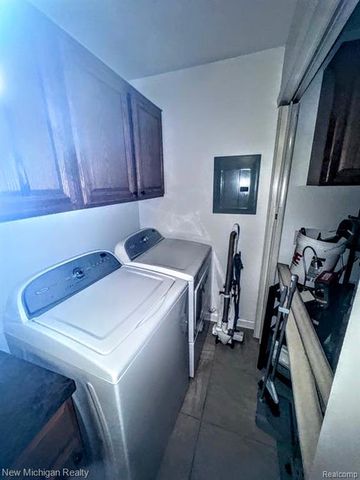 2913 Rockford Court, Lake Orion, MI 48360