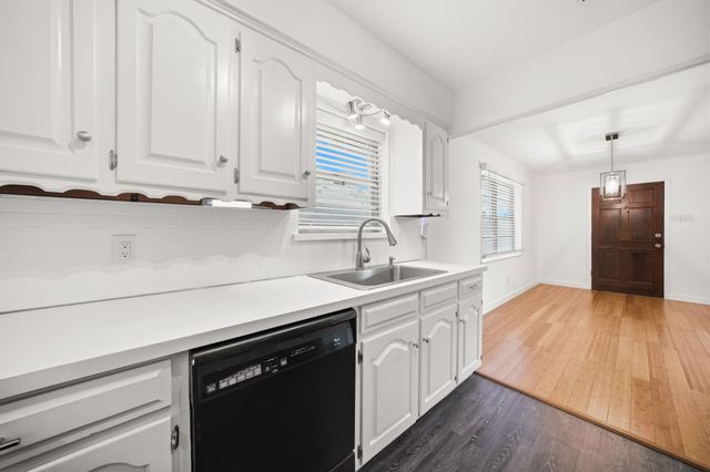 722 Oakbluff Drive, Lancaster, TX 75146