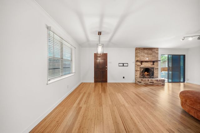 722 Oakbluff Drive, Lancaster, TX 75146