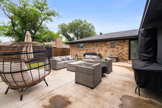 722 Oakbluff Drive, Lancaster, TX 75146