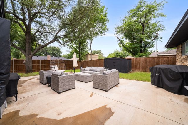 722 Oakbluff Drive, Lancaster, TX 75146