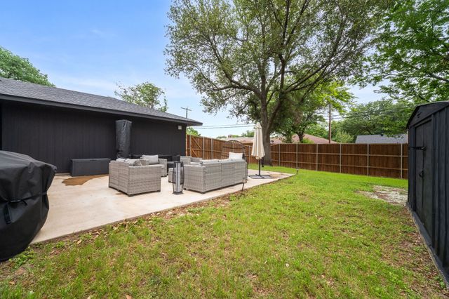 722 Oakbluff Drive, Lancaster, TX 75146