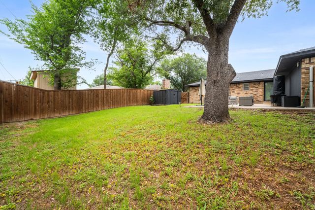 722 Oakbluff Drive, Lancaster, TX 75146